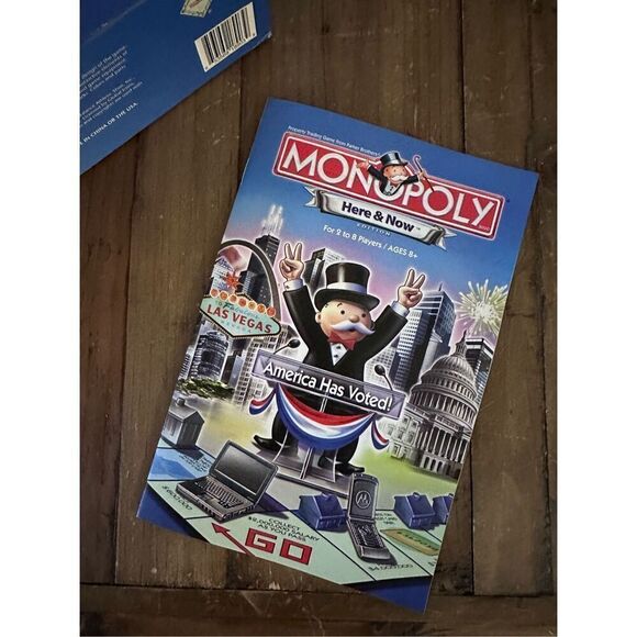 Monopoly Here and Now Edition - Picture 5 of 5